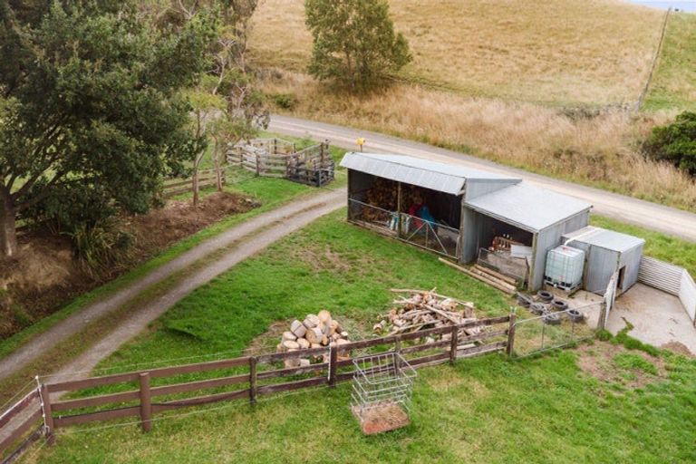 Photo of property in 47 Knight Road, Dannevirke, 4976