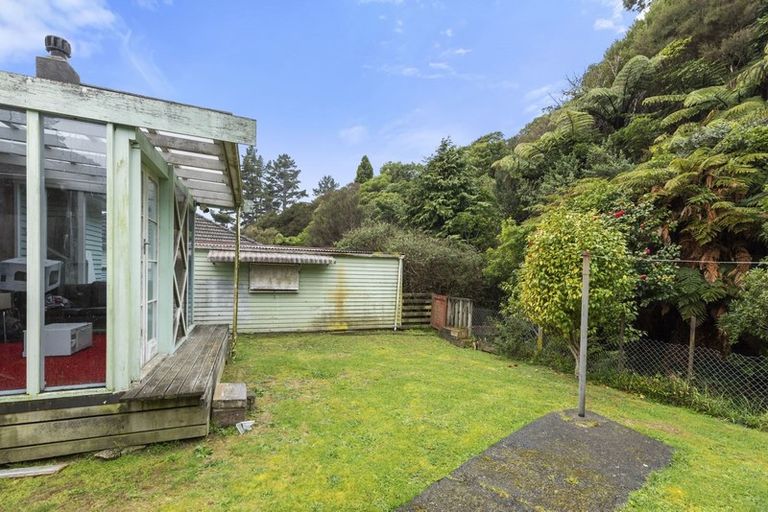 Photo of property in 35 Sunny Grove, Wainuiomata, Lower Hutt, 5014