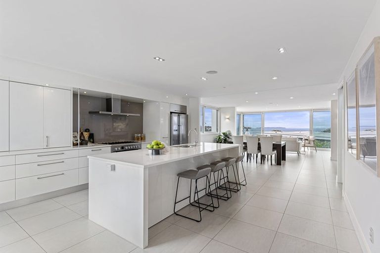 Photo of property in 11a Bournemouth Terrace, Murrays Bay, Auckland, 0630