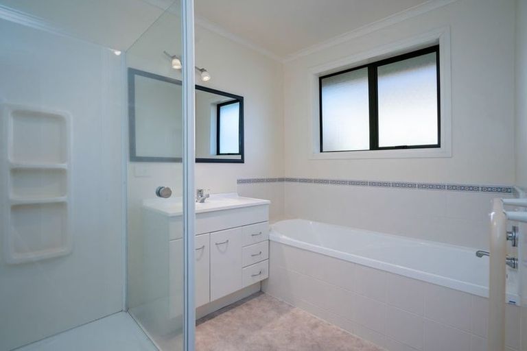 Photo of property in 27 Bowen Street, Cambridge, 3434