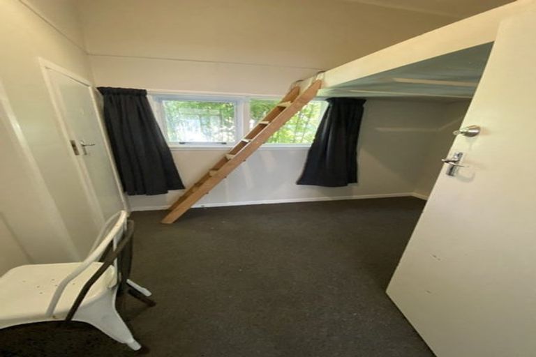 Photo of property in 62 Kelburn Parade, Kelburn, Wellington, 6012