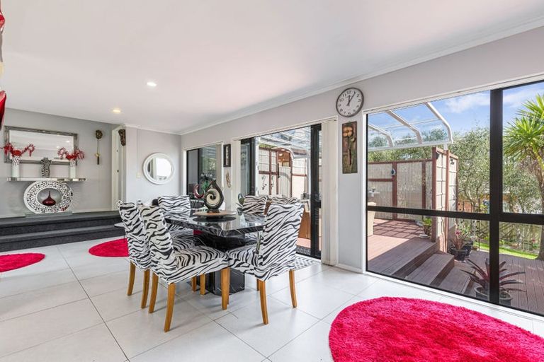 Photo of property in 52 Hewlett Road, Massey, Auckland, 0614