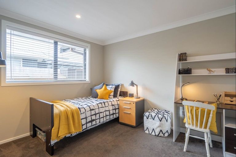 Photo of property in 11 Mahia Lane, Waikanae, 5036