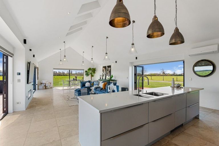 Photo of property in 585 Coutts Island Road, Coutts Island, Christchurch, 7670