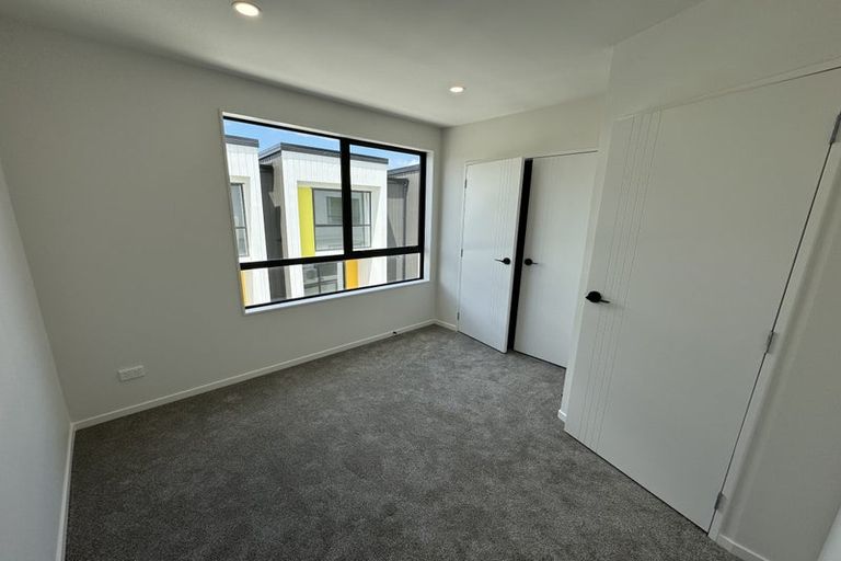 Photo of property in 1/18 Hetherington Road, Ranui, Auckland, 0612