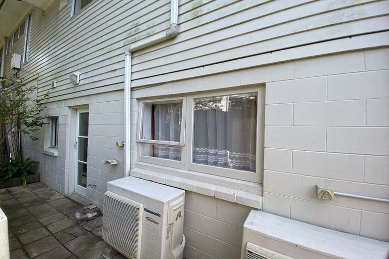 Photo of property in 29 Ayton Drive, Totara Vale, Auckland, 0629