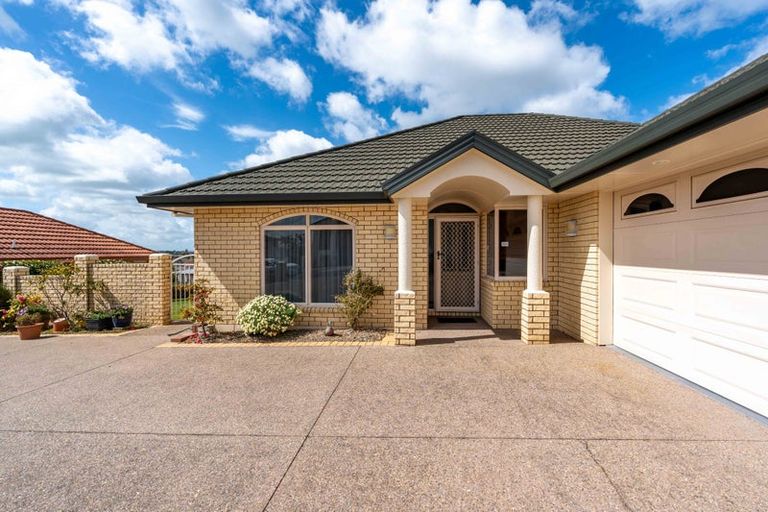 Photo of property in 82 Rototuna Road, Rototuna, Hamilton, 3210