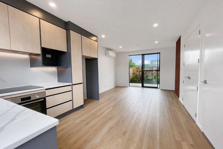 Photo of property in 27e Dawnhaven Drive, Te Atatu Peninsula, Auckland, 0610