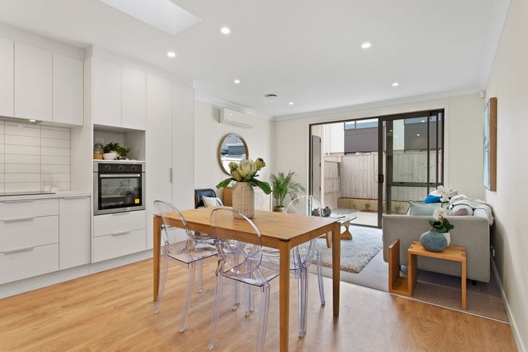 Photo of property in 15 Periko Way, Takanini, 2112