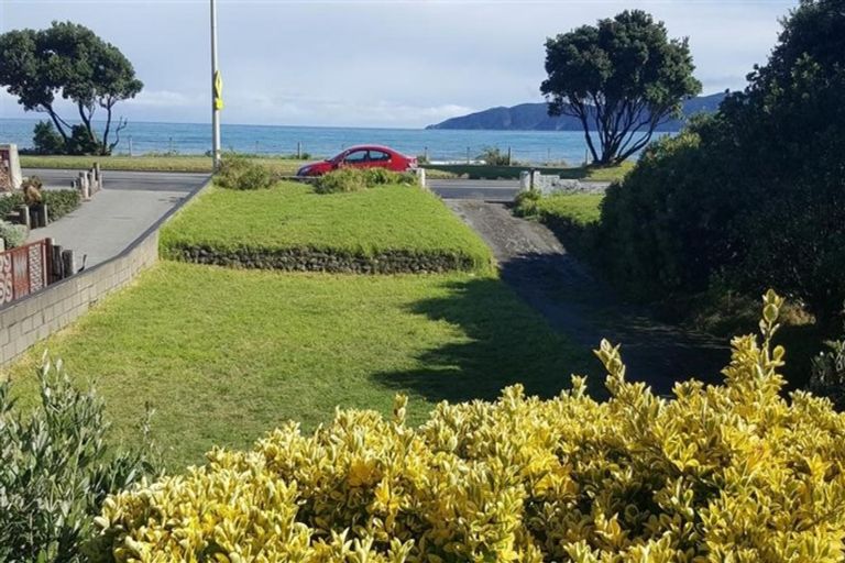 Photo of property in 87 Marine Parade, Paraparaumu Beach, Paraparaumu, 5032
