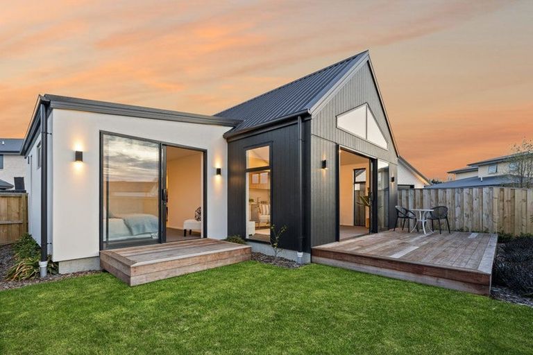 Photo of property in 1/1 Hebe Lane, Northwood, 8051