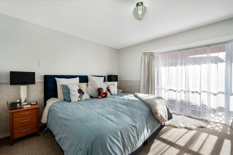 Photo of property in 2/62 Granville Drive, Massey, Auckland, 0614