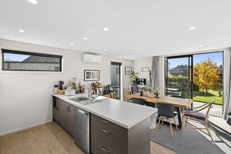 Photo of property in 5 Mount Creighton Crescent, Wanaka, 9305