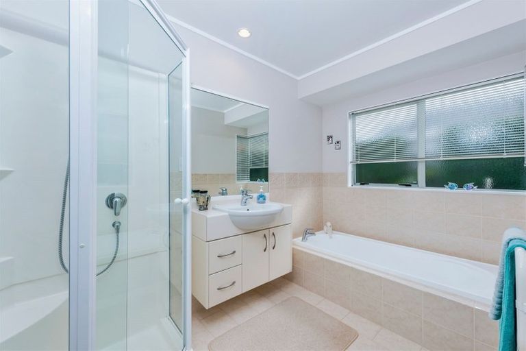 Photo of property in 16 Hendrika Court, Hobsonville, Auckland, 0618