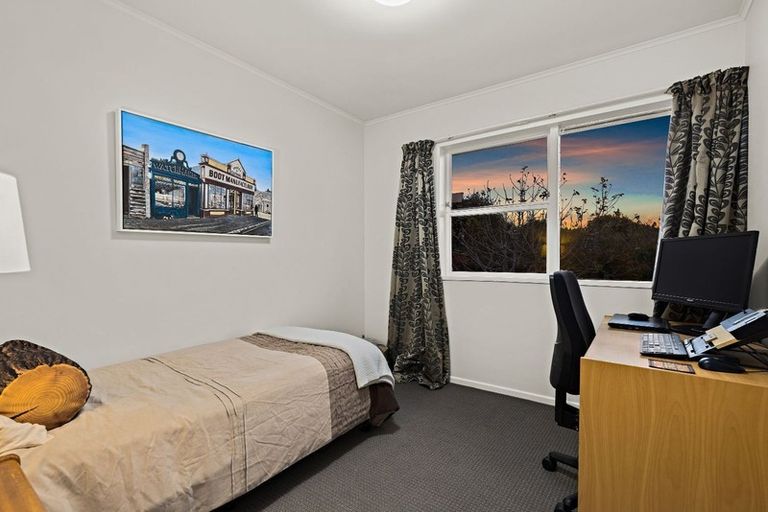 Photo of property in 14a Taioma Crescent, Te Atatu Peninsula, Auckland, 0610