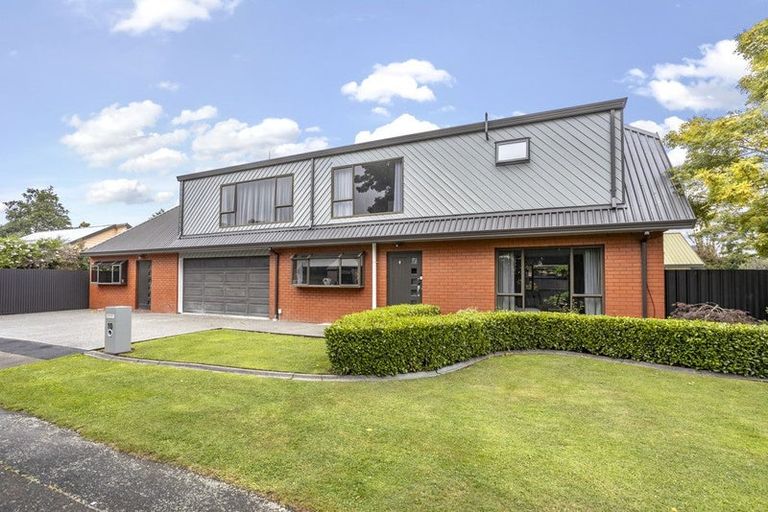 Photo of property in 10 Pyatt Place, Redwood, Christchurch, 8051