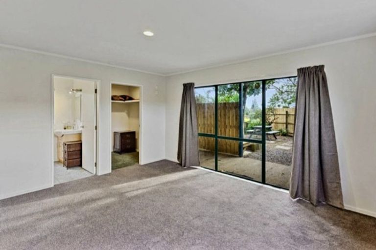 Photo of property in 8 Trig Hill Terrace, Waikanae Beach, Waikanae, 5036