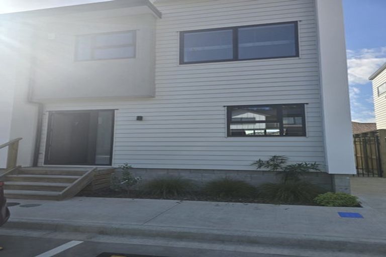 Photo of property in 7/64 Glen Road, Stokes Valley, Lower Hutt, 5019