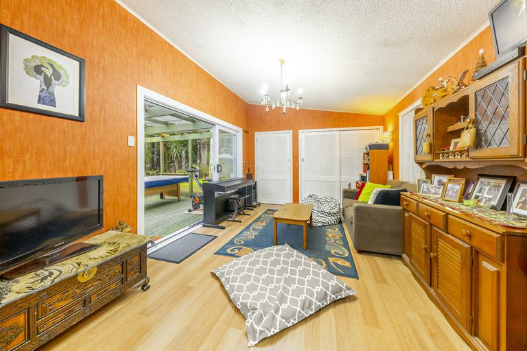 Photo of property in 11 Scenic Drive, Hillpark, Auckland, 2102