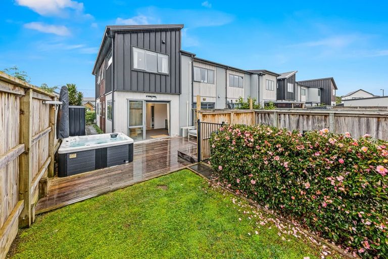 Photo of property in 15 Pakoro Close, Hobsonville, Auckland, 0618
