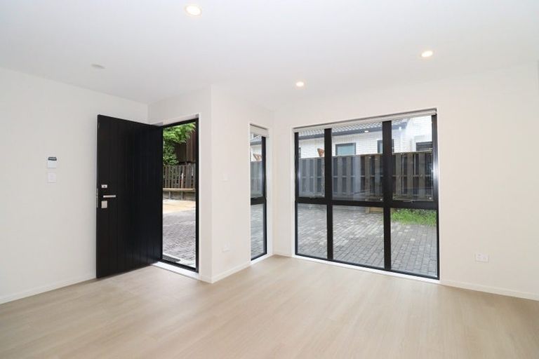 Photo of property in 14a Gulf Crest, Bucklands Beach, Auckland, 2012