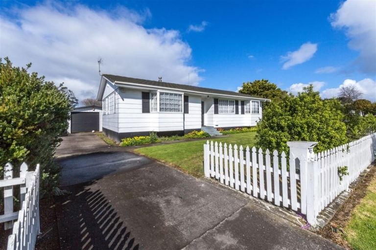 Photo of property in 12 Funnell Place, Manurewa, Auckland, 2102