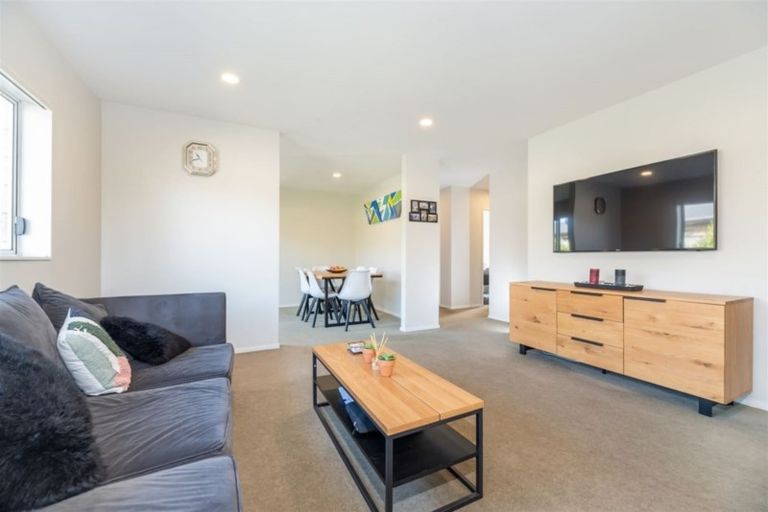 Photo of property in 8 Riverglade Parkway, Te Atatu South, Auckland, 0610