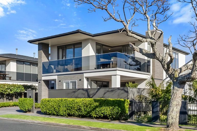 Photo of property in 12 Autere Street, Strandon, New Plymouth, 4312