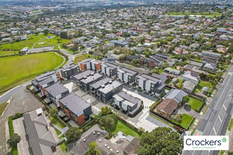 Photo of property in 6/8 Treasure Lane, Te Atatu South, Auckland, 0610