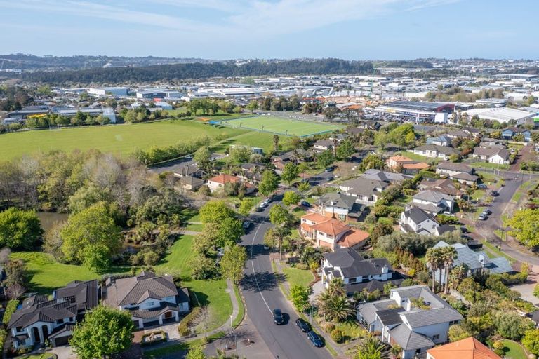 Photo of property in 24 Oakway Drive, Schnapper Rock, Auckland, 0632