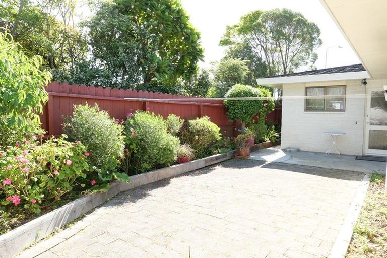 Photo of property in 28 Rewarewa Crescent, Waikanae, 5036