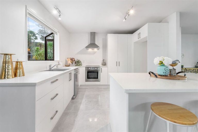 Photo of property in 87b Kaurilands Road, Titirangi, Auckland, 0604