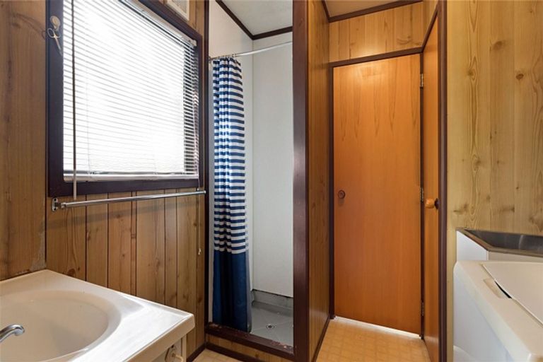 Photo of property in 15 Sherwood Avenue, Te Atatu South, Auckland, 0610