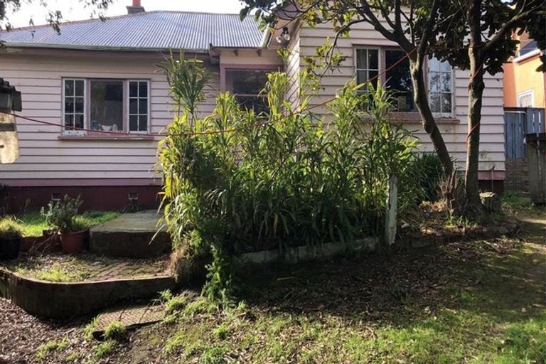 Photo of property in 64a Te Wharepouri Street, Berhampore, Wellington, 6023