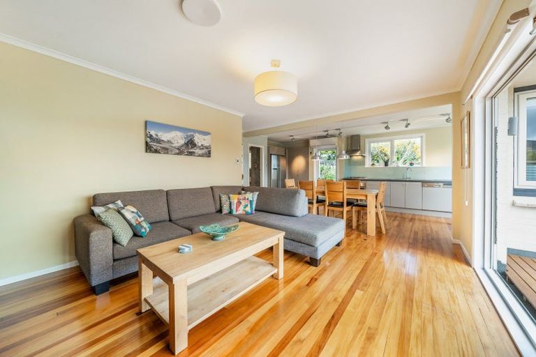 Photo of property in 35 Poto Road, Normandale, Lower Hutt, 5010