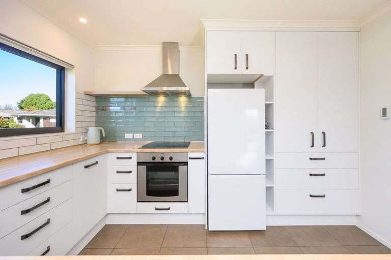 Photo of property in 53 Raglan Avenue, Cloverlea, Palmerston North, 4412