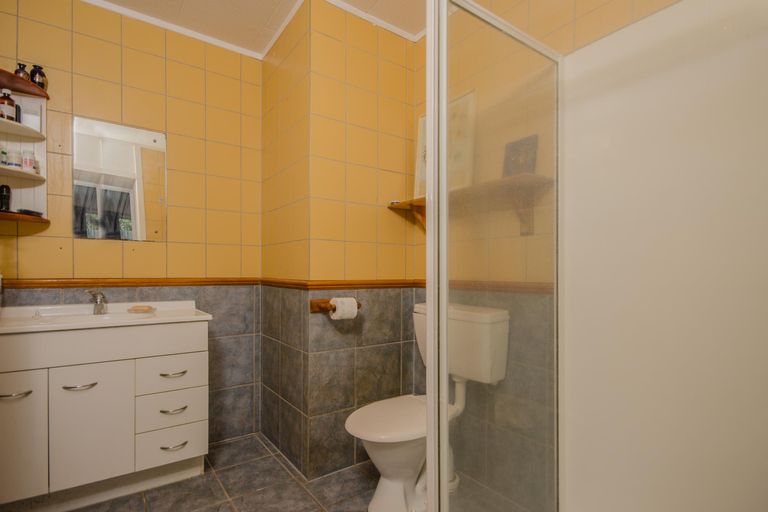 Photo of property in 117 Konini Road, Titirangi, Auckland, 0604