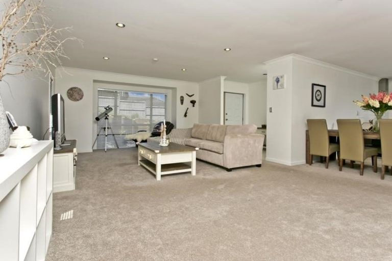 Photo of property in 55 Helleur Road, Massey, Auckland, 0614