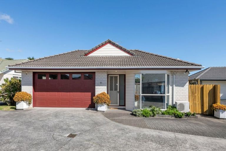 Photo of property in 1/24 West Fairway, Golflands, Auckland, 2013