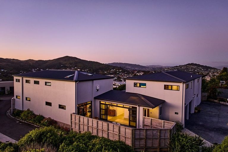 Photo of property in 4 Caughley Grove, Karori, Wellington, 6012