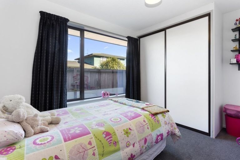Photo of property in 30 Connemara Drive, Northwood, Christchurch, 8051