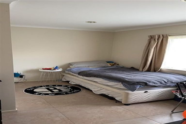 Photo of property in 24 Moor Avenue, Te Atatu Peninsula, Auckland, 0610