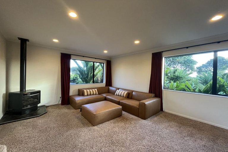 Photo of property in 15 Del Mar Place, Merrilands, New Plymouth, 4312