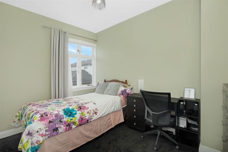 Photo of property in 275 Great North Road, Henderson, Auckland, 0612