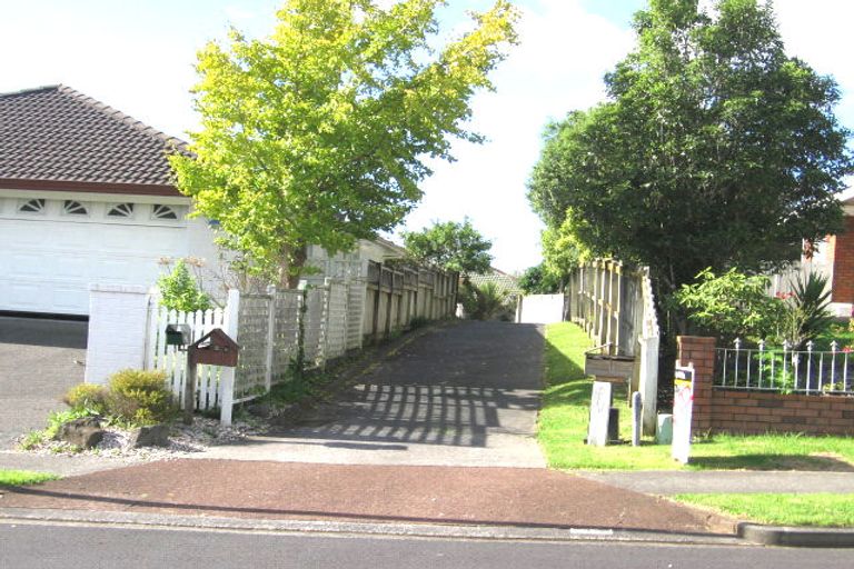 Photo of property in 2/24 Simmental Crescent, Somerville, Auckland, 2014