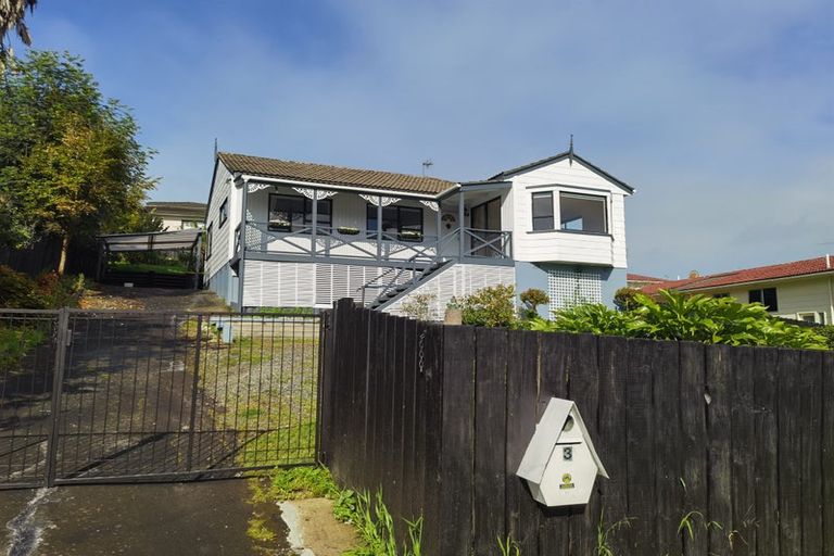 Photo of property in 3 Melia Grove, Goodwood Heights, Auckland, 2105
