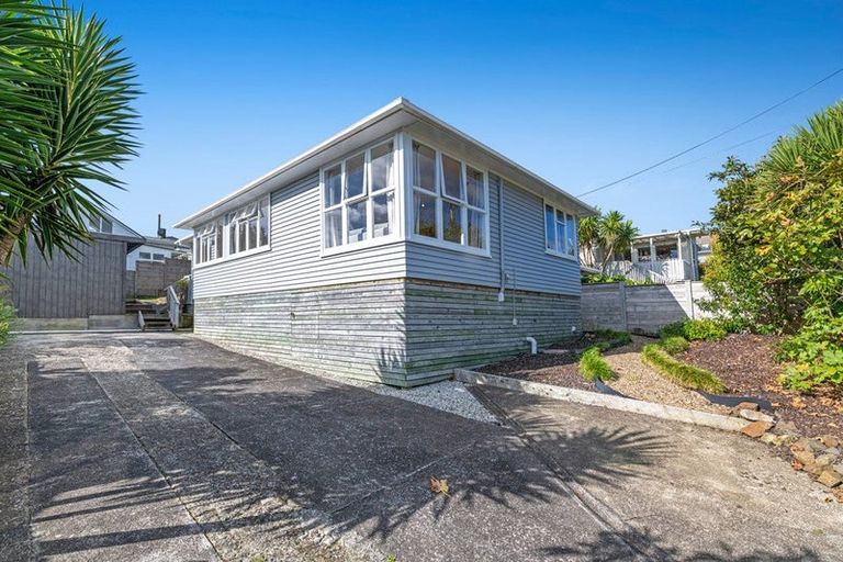 Photo of property in 38 Puriri Street, Helensville, 0800