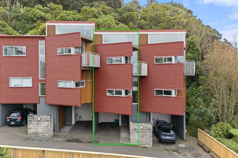 Photo of property in 16/2 Onslow Road, Khandallah, Wellington, 6035