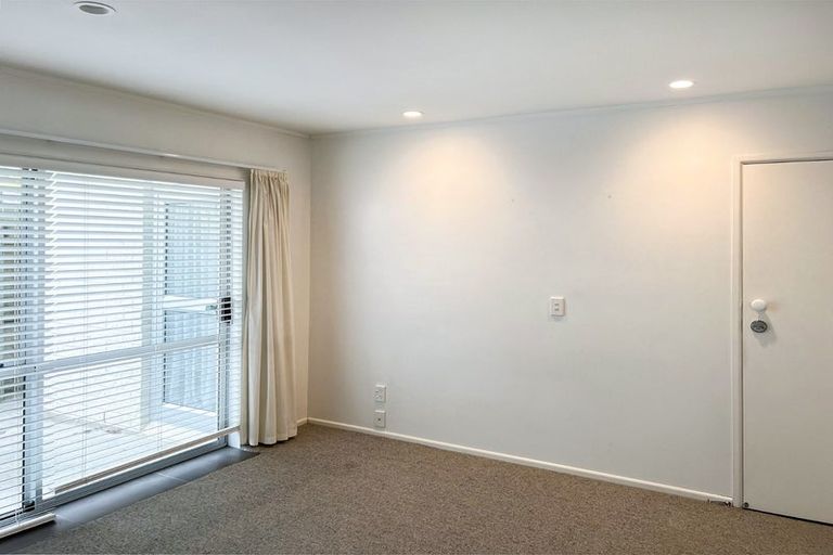 Photo of property in 76 Marellen Drive, Red Beach, 0932