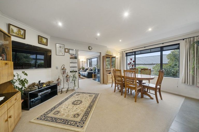 Photo of property in 5 Lambert Way, Paraparaumu, 5032